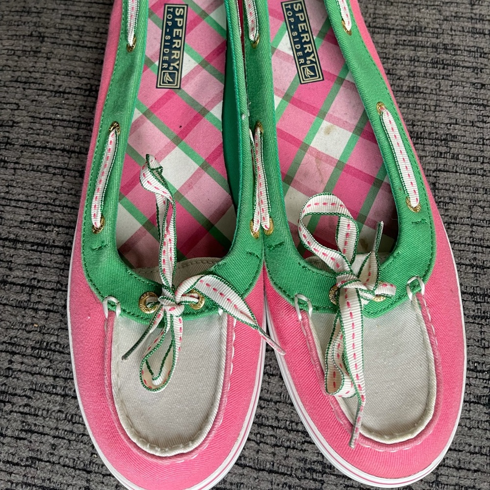 Sperry size 9